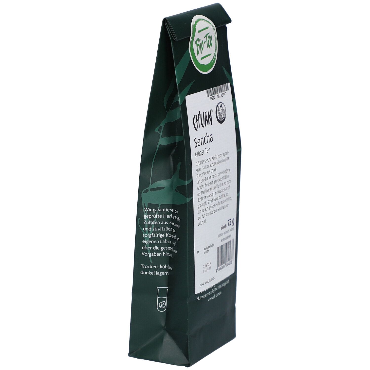 Dunkelgrüne Verpackung, schräg. Aufschrift: CH'UAN Sencha Grüner Tee. Inhalt: 75 g. Bio-Siegel.