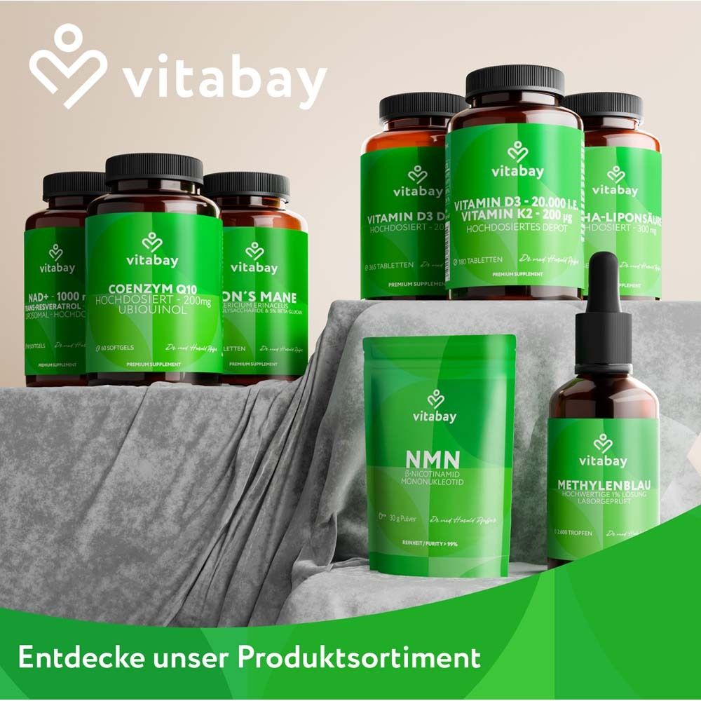 Vitabay Nahrungsergänzungsmittel: Flaschen mit Vitamin D3, K2, Coenzym Q10, NMN und Tropfflasche mit Methylenblau.