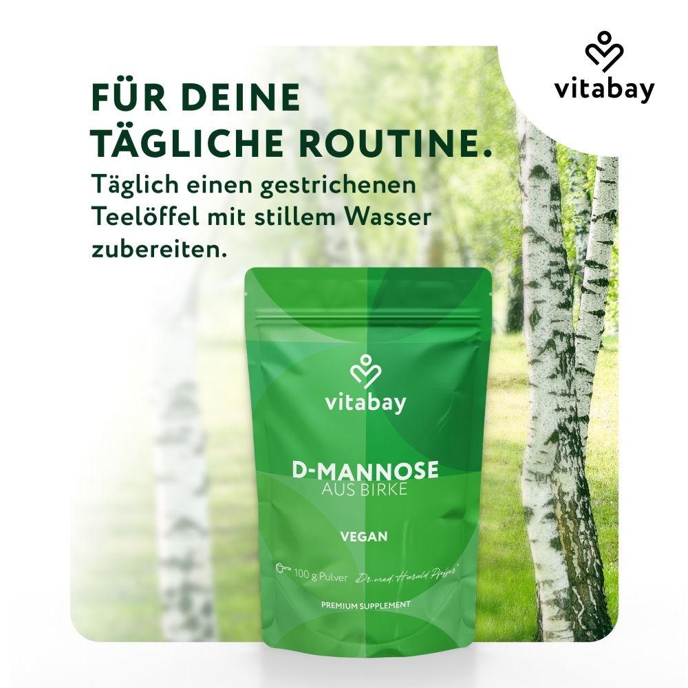 Vitabay D-Mannose aus Birke Beutel vor Birkenwald. Tägliche Routine: 1 Löffel mit Wasser.