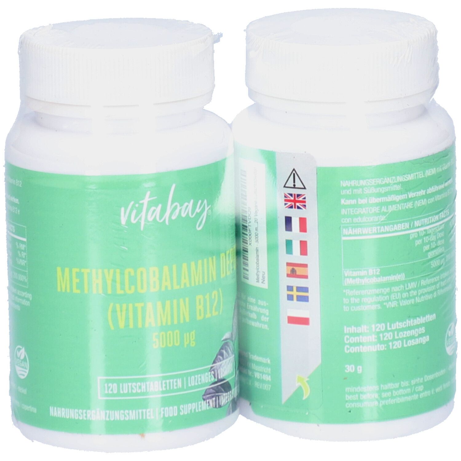 Zwei weiße Flaschen Vitabay B12 Depot 5000 mcg. Grüne Etiketten mit Produktinformationen und Logo. Verpackt in Folie.