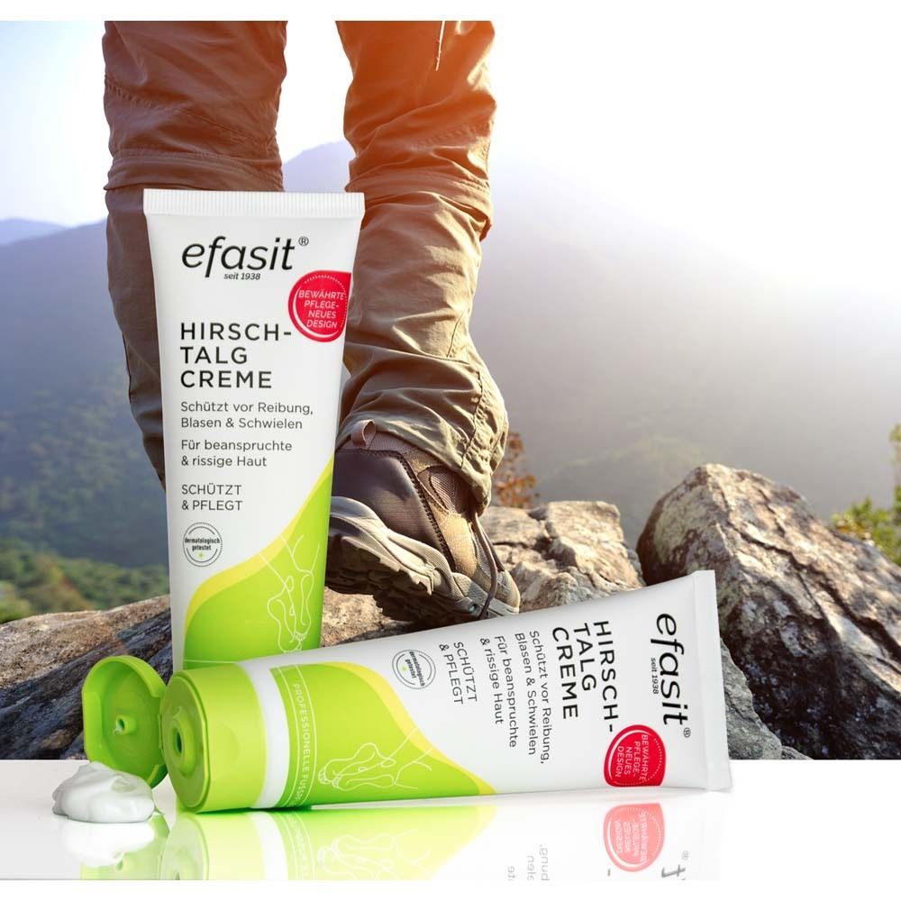 Zwei Tuben efasit® Hirschtalg Creme. Eine liegt, eine steht. Im Hintergrund Füße und Berge. Aufschrift: Schützt & Pflegt.