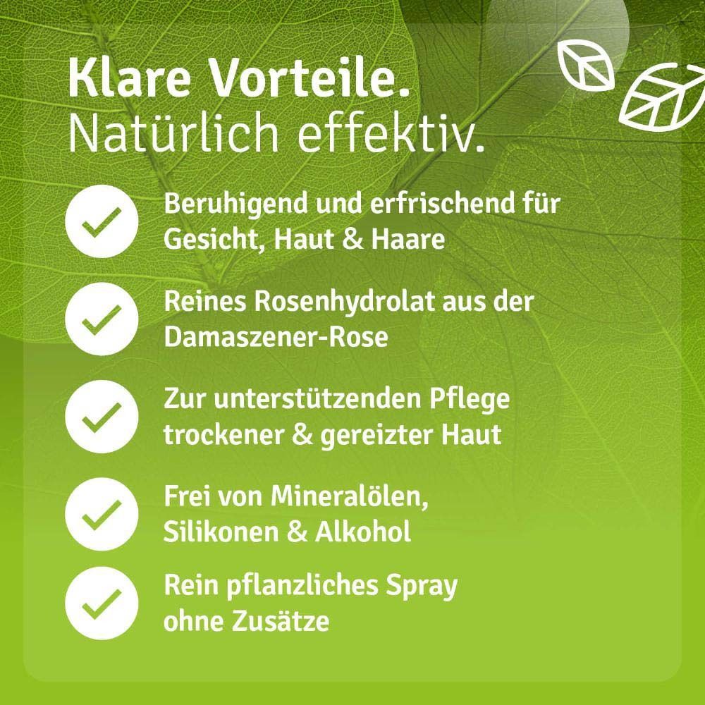 Produktflasche vor grünem Hintergrund. Text: Klare Vorteile. Beruhigend, erfrischend, reines Rosenhydrolat, frei von Mineralölen.