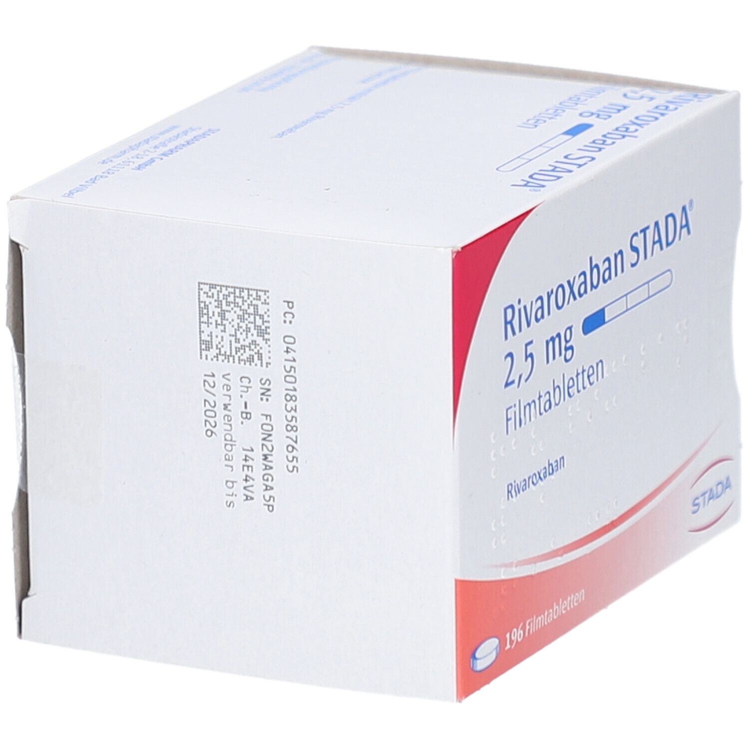 Weißer Karton, Seitenansicht. Aufschrift: Rivaroxaban STADA 2,5 mg Filmtabletten. 196 Filmtabletten. STADA Logo. Barcode und Chargennummer.