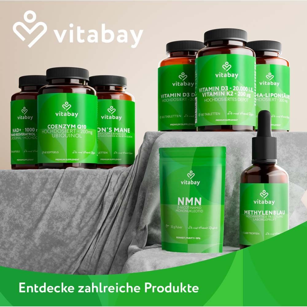 Verschiedene Flaschen und Produkte. vitabay® Logo. Coenzym Q10, Vitamin D3, Vitamin K2, NMN, Methylenblau.