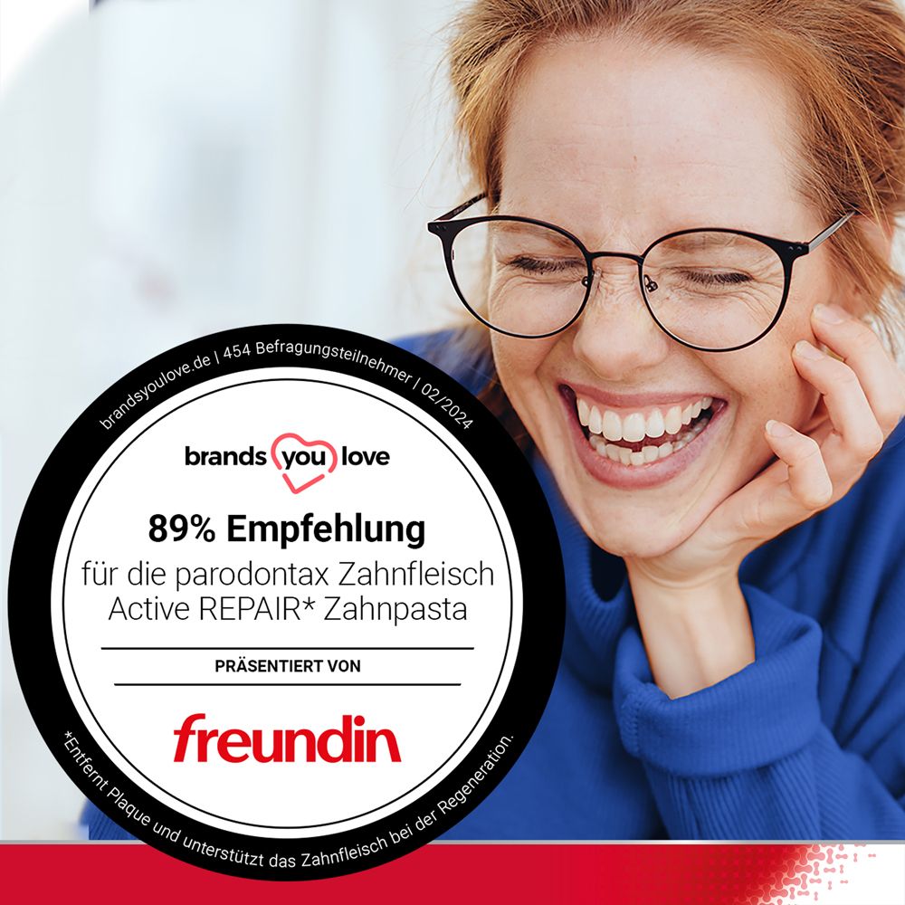 Frau mit Brille lächelt. Logo: brands you love. Text: 89% Empfehlung für parodontax Zahnfleisch Active Repair.