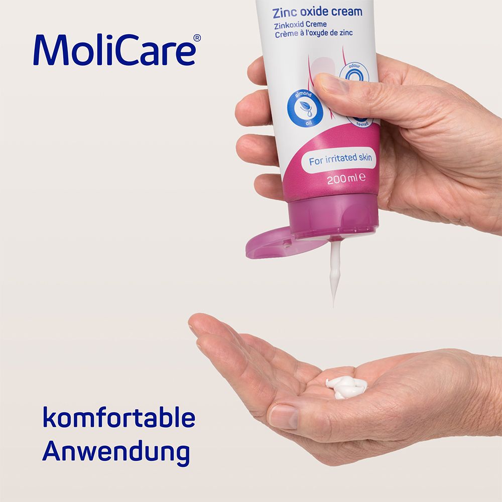 Person drückt Creme aus Tube MoliCare Skin Zinkoxid Creme. Creme wird auf Hand aufgetragen. Text: Zinkoxid Creme, für irritierte Haut.