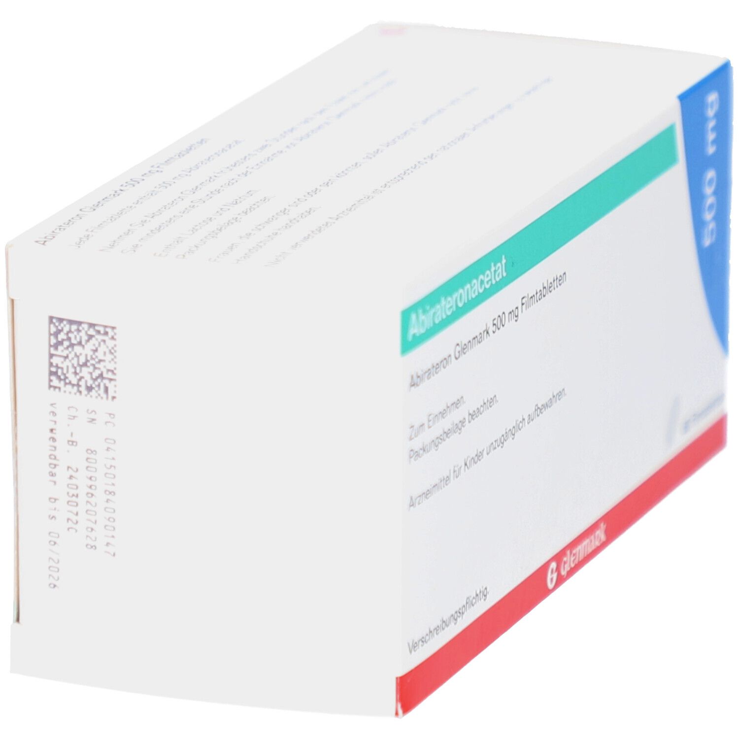 Weiße Faltschachtel, schräg von oben. Aufschrift: Abirateronacetat, Abirateron Glenmark 500 mg Filmtabletten. QR-Code und Chargennummer.