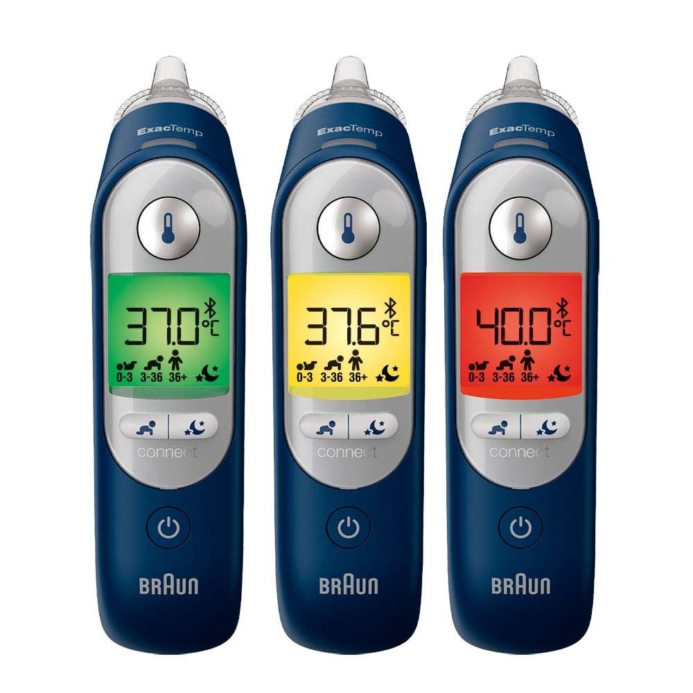 Drei Ohrthermometer mit unterschiedlichen Temperaturanzeigen. Blau, mit Display. Marke Braun. ExacTemp-Technologie.