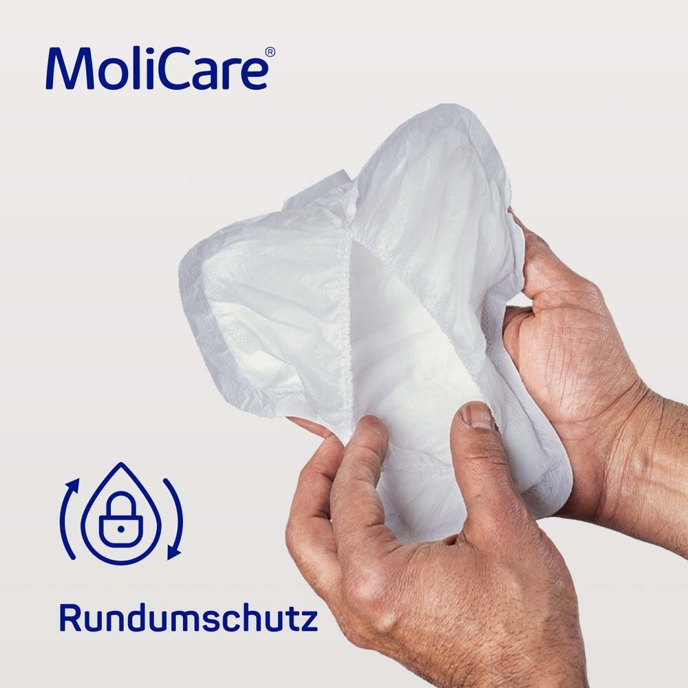 MoliCare MEN Pad, weiß, in Händen gehalten. Anatomische Form. Schutz vor Auslaufen.