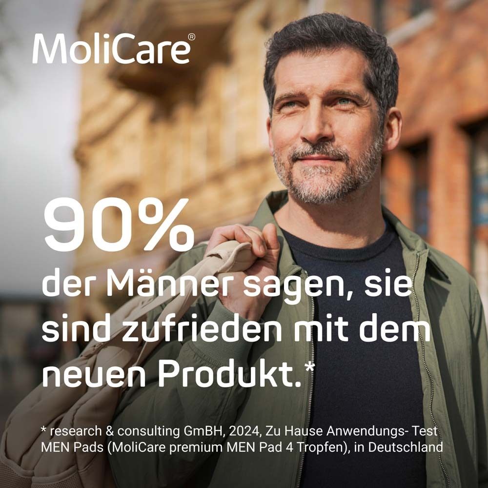 Mann im Freien. 90% der Männer sind zufrieden mit dem neuen MoliCare MEN Pad.