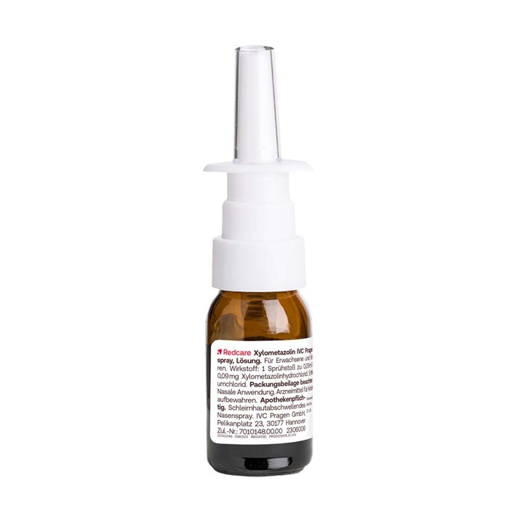 Braune Glasflasche mit weißem Sprühkopf. Aufschrift: Redcare, Xylometazolin 0,1%.