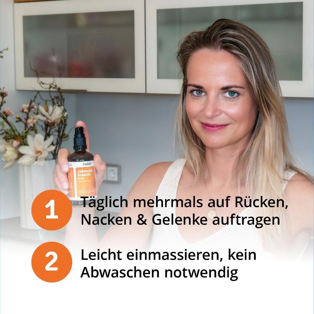 Frau hält eine braune Flasche. Text: Täglich auf Rücken, Nacken & Gelenke auftragen. Leicht einmassieren, kein Abwaschen.