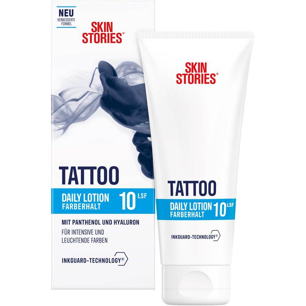 SKIN STORIES Tattoo Daily Lotion Farberhalt LSF 10 Tube und Faltschachtel mit blauen Rauch- und Handmotiven.