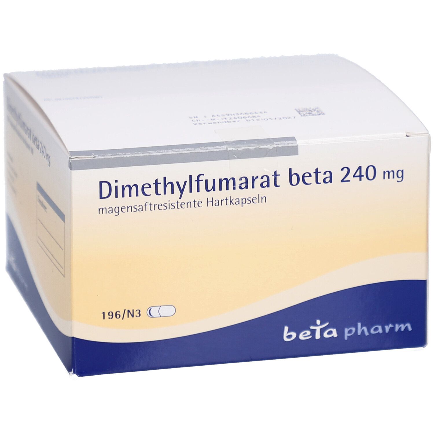 Weiß-blaue Faltschachtel mit Produktaufdruck. Beschriftung: Dimethylfumarat beta 240 mg. Logo: beta pharm. Packung mit Kapseln, 196/N3.