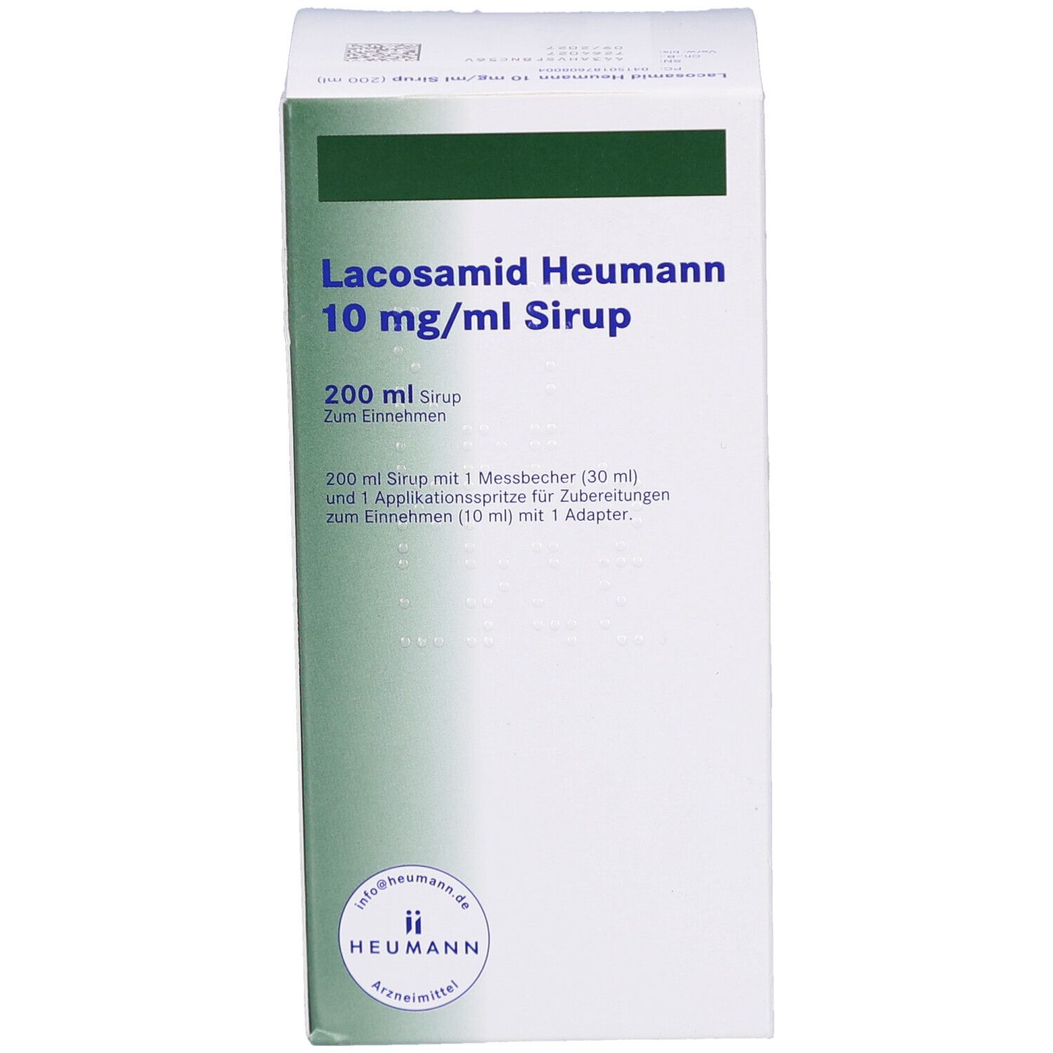 Weiße Faltschachtel mit grünen Akzenten. Aufschrift: Lacosamid Heumann 10 mg/ml Sirup, 200 ml. Enthält Messbecher und Applikationsspritze.