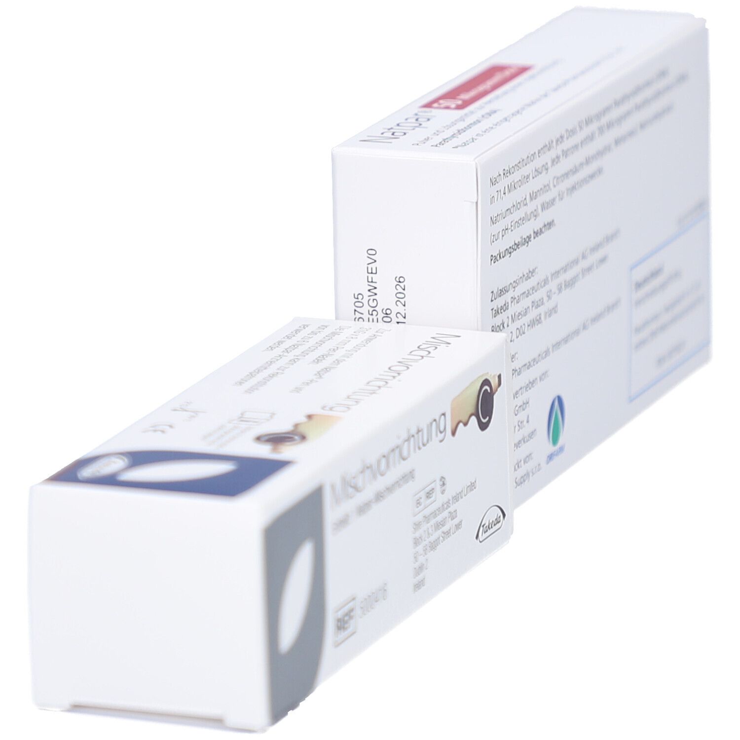 Zwei weiße Kartons. Einer mit "Mischvorrichtung". Beide leicht schräg.