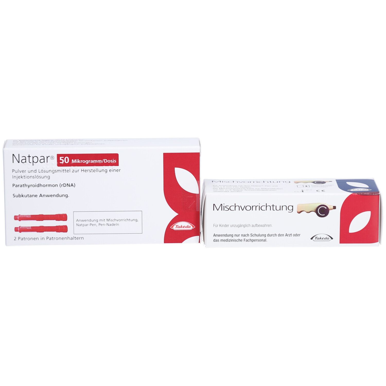 Zwei weiße Kartons. Einer mit "Natpar 50 Mikrogramm/Dosis". Rote Applikatoren.