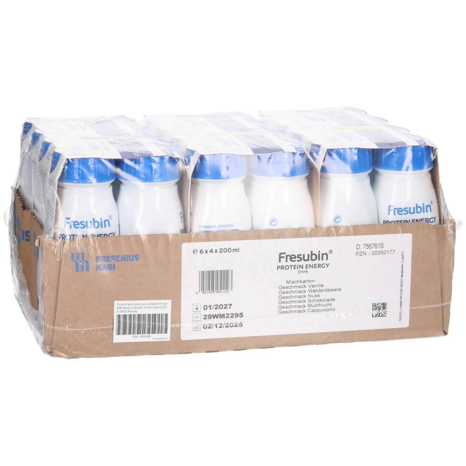 Karton mit 24 Trinkflaschen. FRESUBIN PROTEIN ENERGY, 6x4x200ml. Blaue Deckel, weiße Flaschen. Fresenius Kabi Logo.