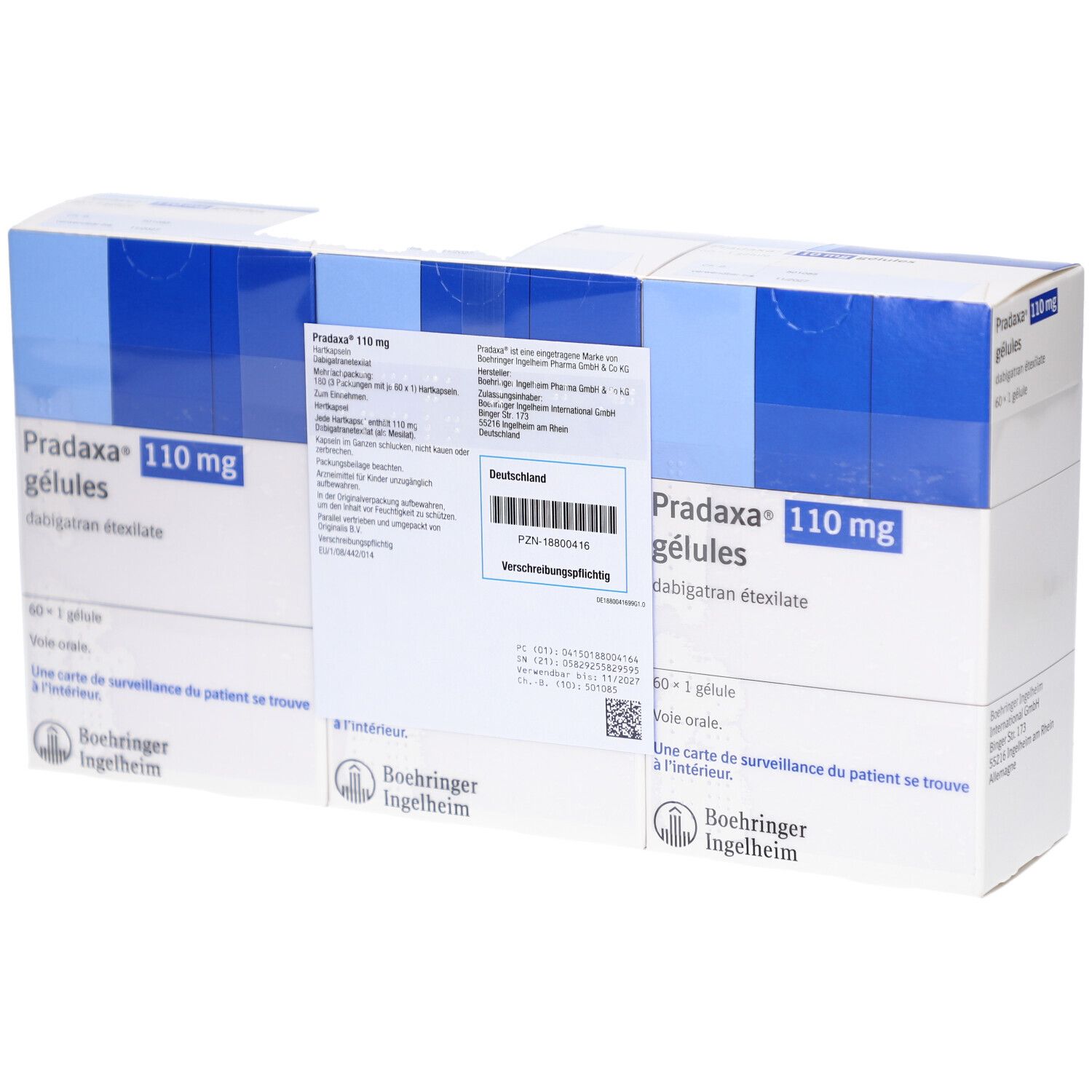Mehrere Kartons mit blauer und weißer Verpackung. Aufdruck: Pradaxa 110 mg, Gélules, dabigatran etexilate. Logo: Boehringer Ingelheim.