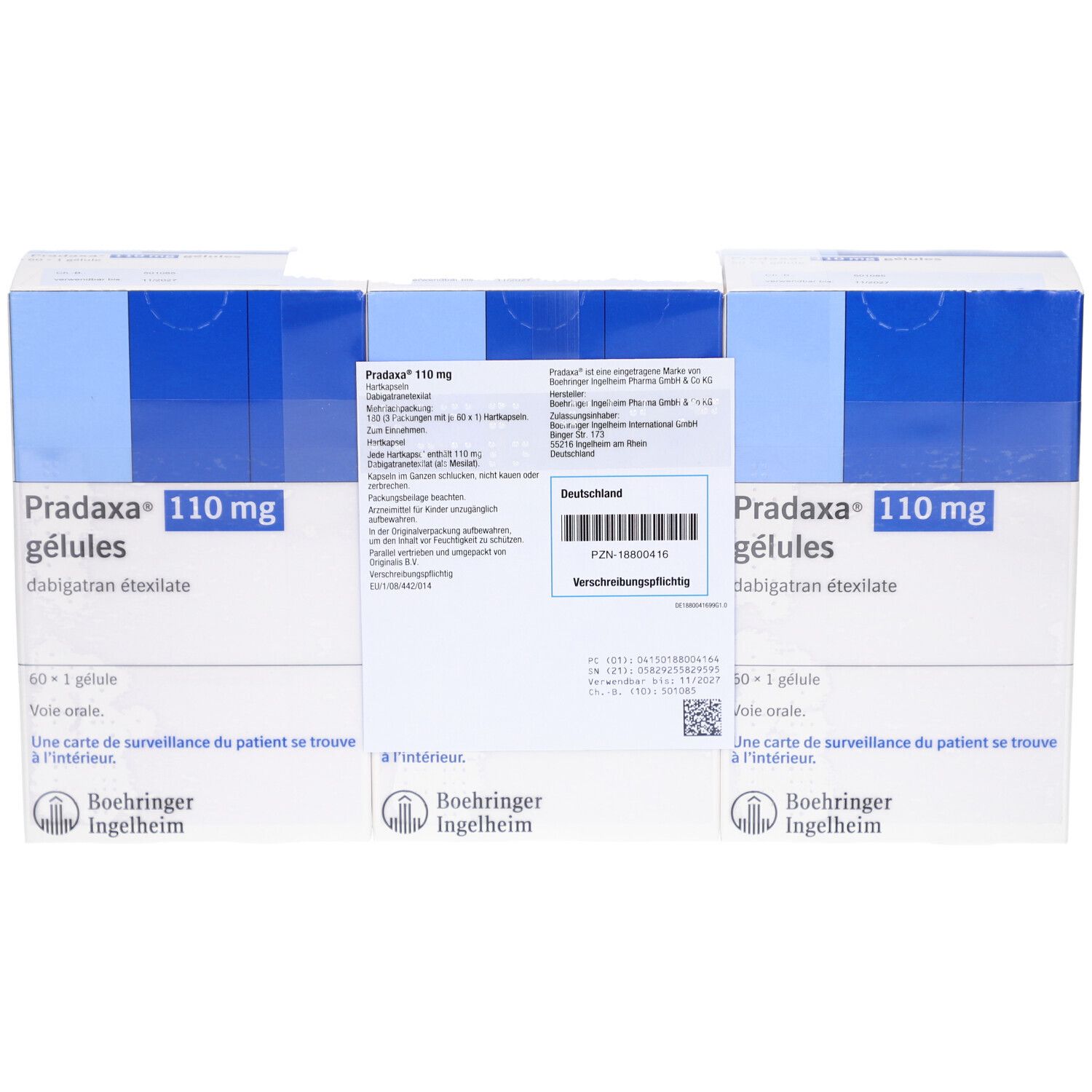 Mehrere Kartons mit blauer und weißer Verpackung. Aufdruck: Pradaxa 110 mg, Gélules, dabigatran etexilate. Logo: Boehringer Ingelheim.
