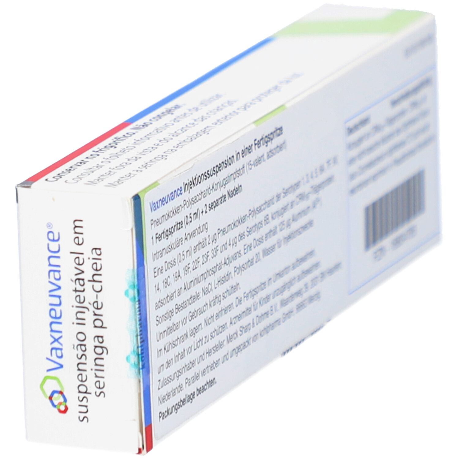 Schrägansicht der Vaxneuvance-Verpackung. Text: Injektionssuspension, Impfstoff. Herstellerinformationen.