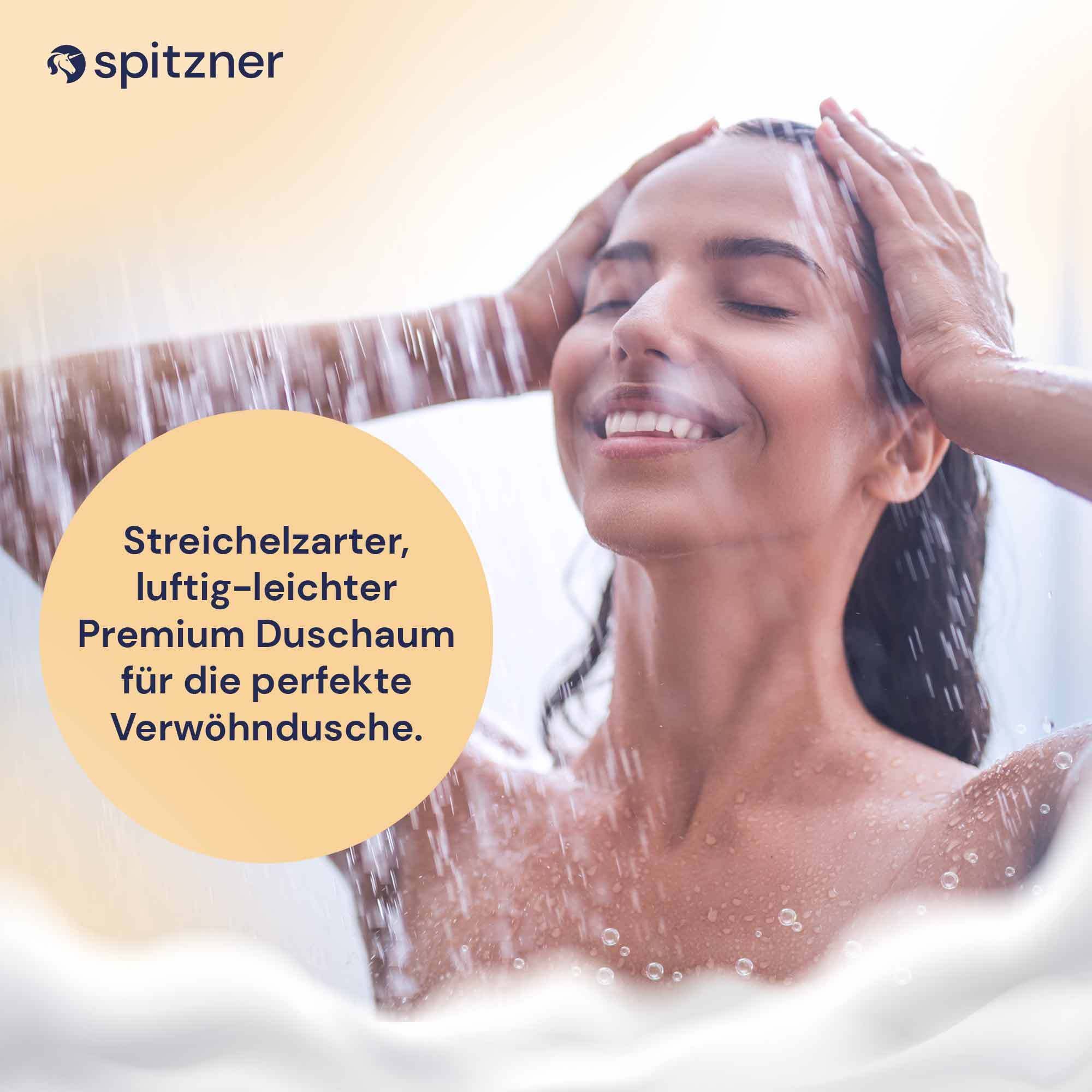 Frau genießt eine Dusche mit cremigem Duschschaum, der für ein verwöhnendes Duscherlebnis sorgt.