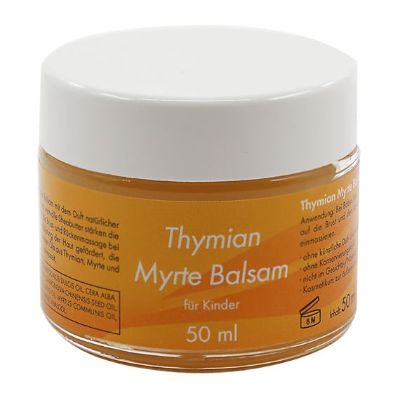 Glasbehälter mit weißem Deckel. Aufschrift: Thymian Myrte Balsam für Kinder. Inhalt: 50 ml. Orangefarbenes Etikett.