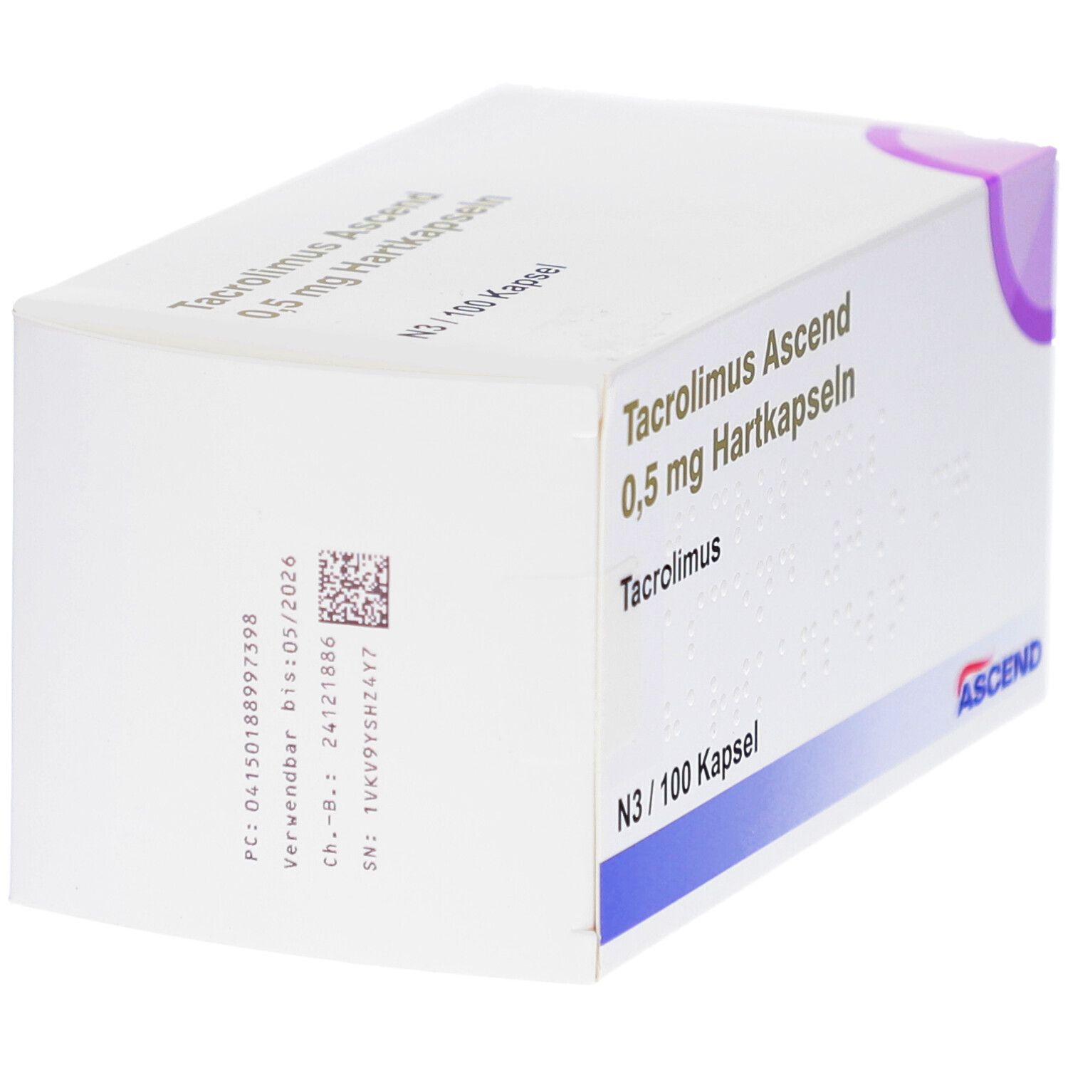Weiße Schachtel, Aufschrift: Tacrolimus Ascend 0,5 mg Hartkapseln. Barcode und Verfallsdatum. Logo Ascend. Packungsinhalt: 100 Kapseln.