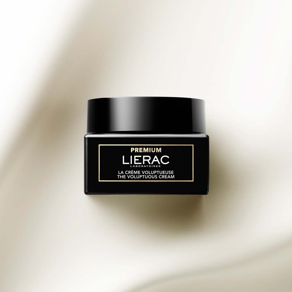 Schwarzer Tiegel mit Deckel. Aufschrift: PREMIUM LIERAC. Text: LA CRÈME VOLUPTUEUSE.