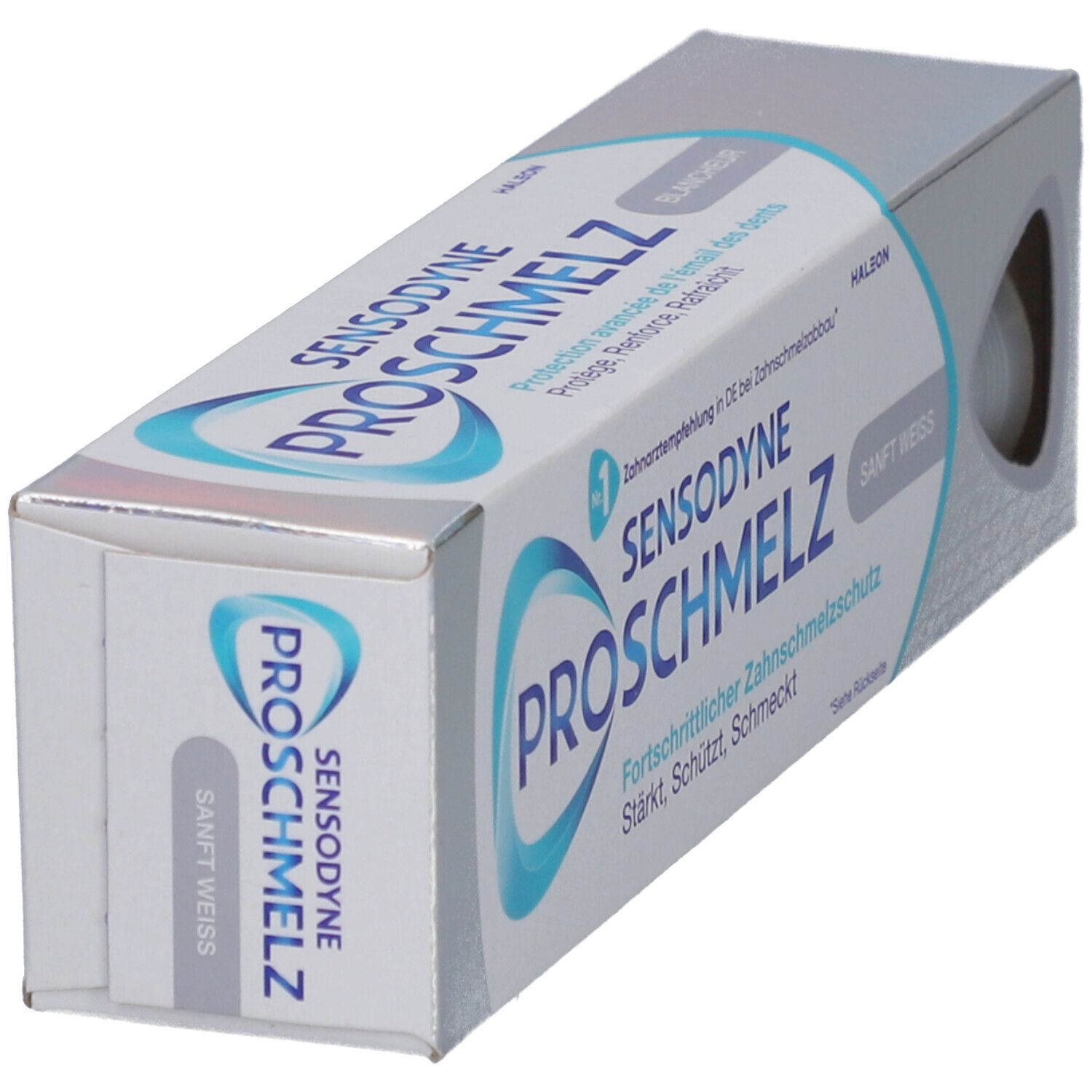 Schräg gestellte Zahnpasta-Verpackung. Sensodyne ProSchmelz, sanft weiß. Karton mit Produktabbildung.