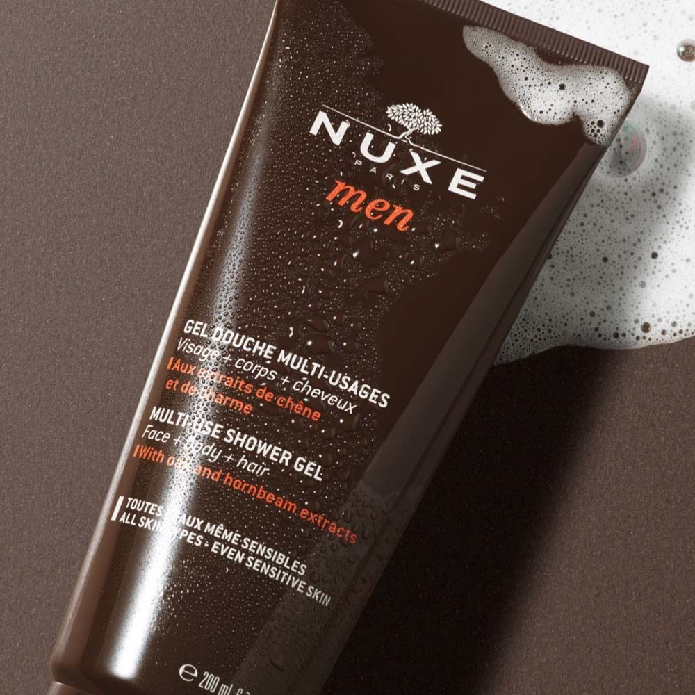 NUXE Men Duschgel-Tube. Braune Tube mit weißem Schaum. Text: 'Gel Douche Multi-Usages'.