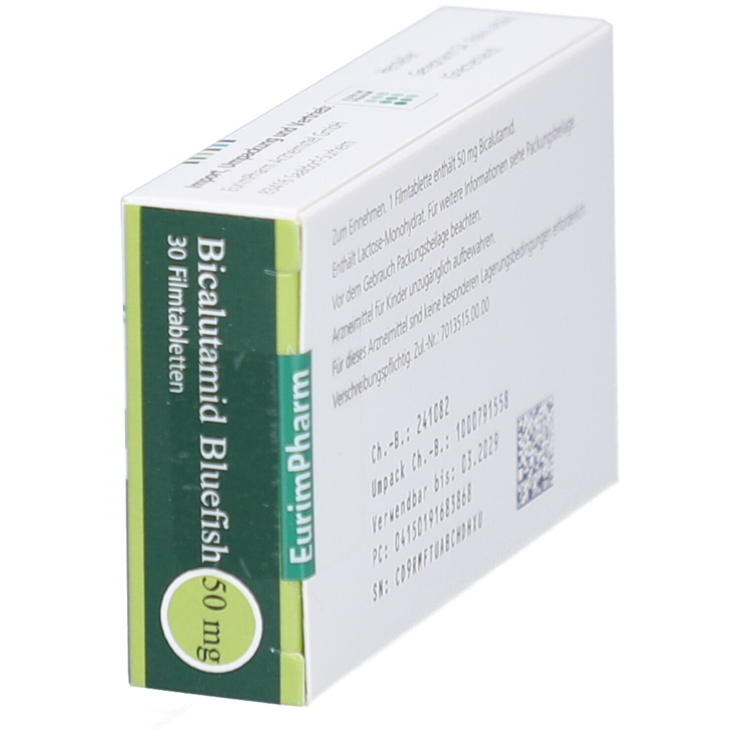 Schrägansicht der Rückseite der Bicalutamid Bluefish 50 mg Schachtel. Textinformationen und QR-Code.