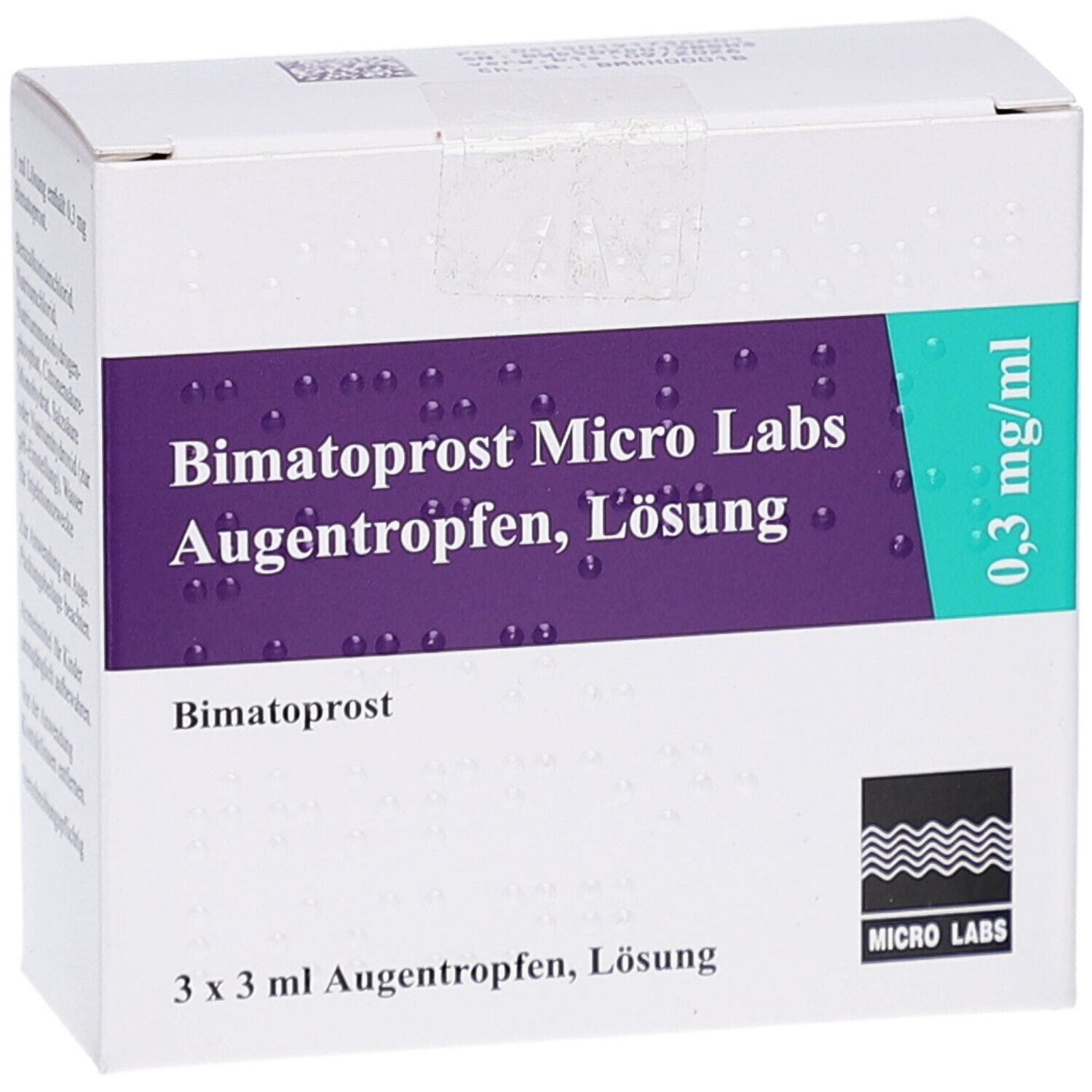 Weißer Karton mit lila und türkisfarbenen Akzenten. Aufschrift: Bimatoprost Micro Labs Augentropfen, Lösung. 3 x 3 ml.