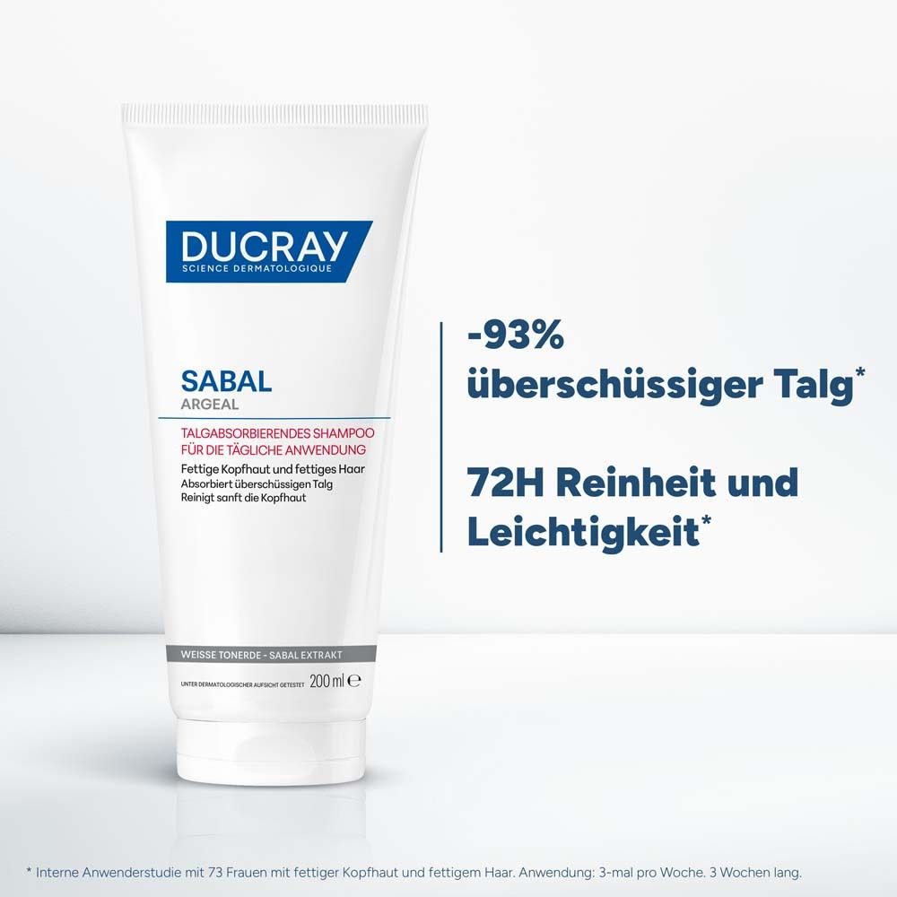 Weißes Shampoo-Tube mit blauer Aufschrift. Enthält SABAL ARGEAL, talgabsorbierendes Shampoo. Marke: DUCRAY. Text: -93% überschüssiger Talg.
