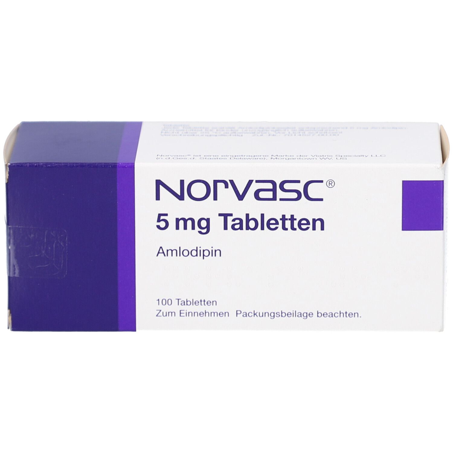 Schachtel NORVASC 5 mg Tabletten. Weiß mit lila Akzenten. Aufschrift: NORVASC, 5 mg Tabletten, Amlodipin. 100 Tabletten.