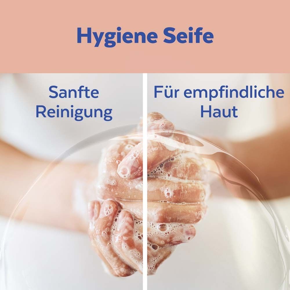 Hände werden gewaschen. Text: Sanfte Reinigung, Für empfindliche Haut. Hygiene Seife.