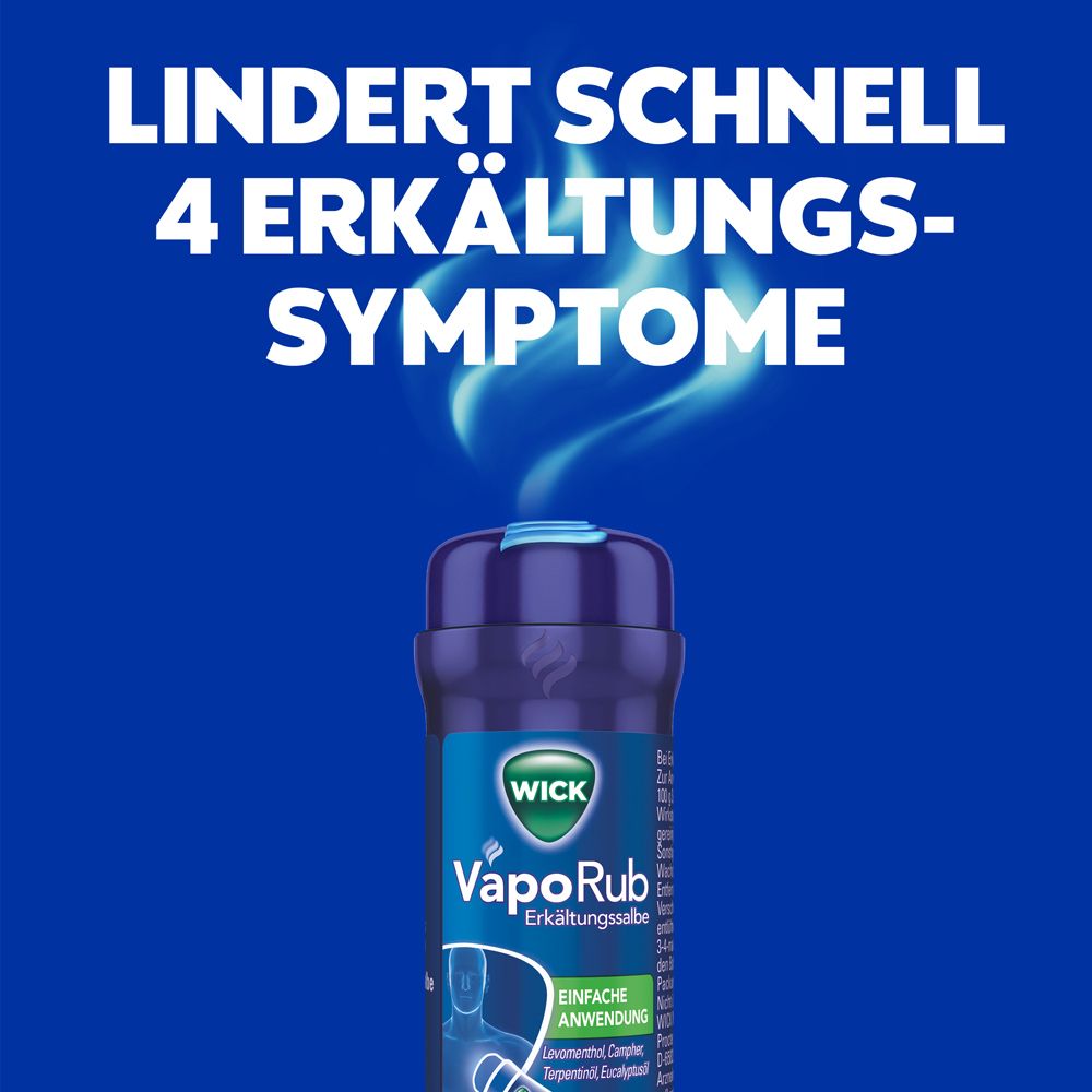 WICK VapoRub Erkältungssalbe. Text: Lindert schnell 4 Erkältungssymptome. Produkt und Dampf im Hintergrund.