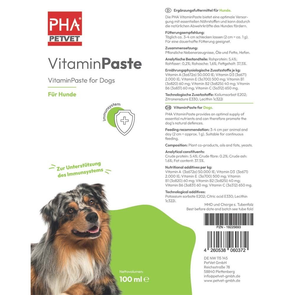 Verpackung mit Produktnamen und Hundefoto. Text: VitaminPaste für Hunde. Logo PHA PETVET. Inhaltsstoffe und Nährwerte.