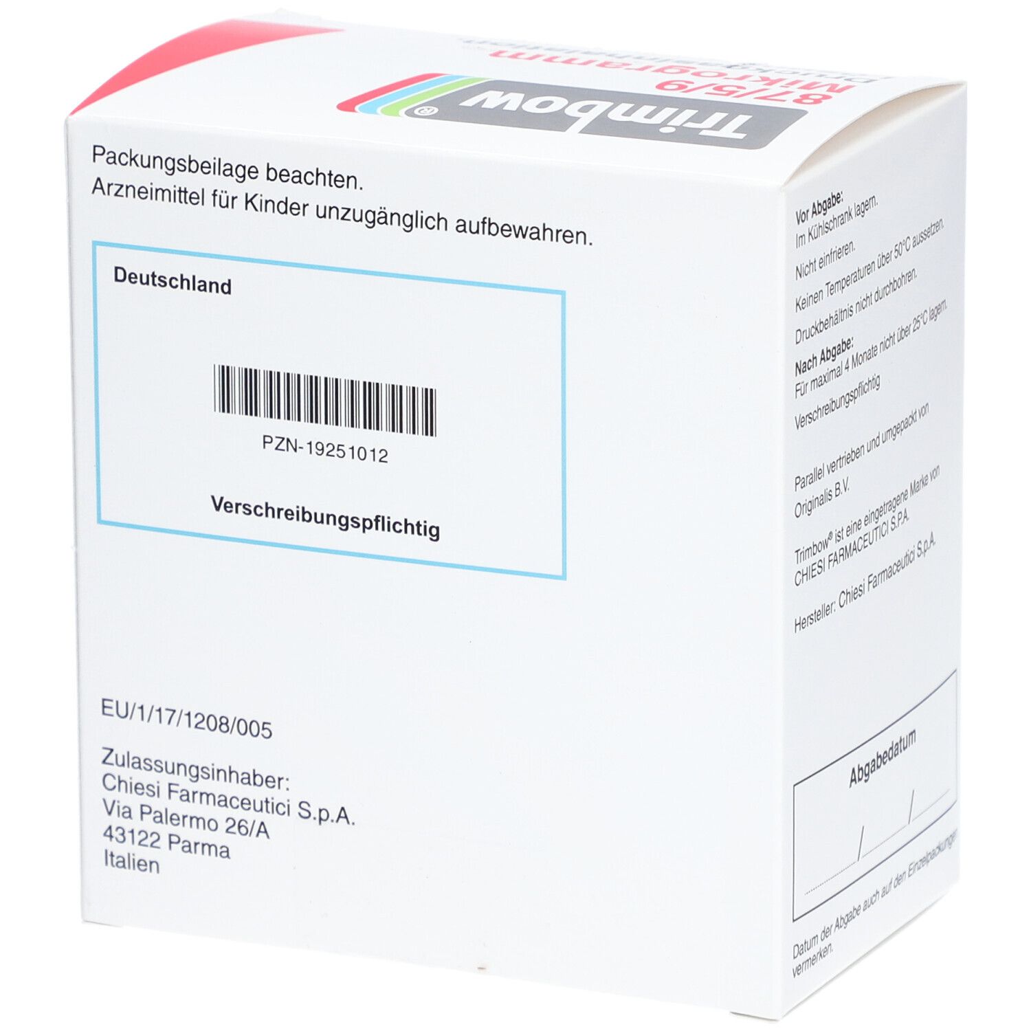 Weiße Schachtel mit rotem Akzent. Aufschrift: Trimbow 87/5/9 Mikrogramm Druckgasinhalation, Lösung. Hersteller: Chiesi.