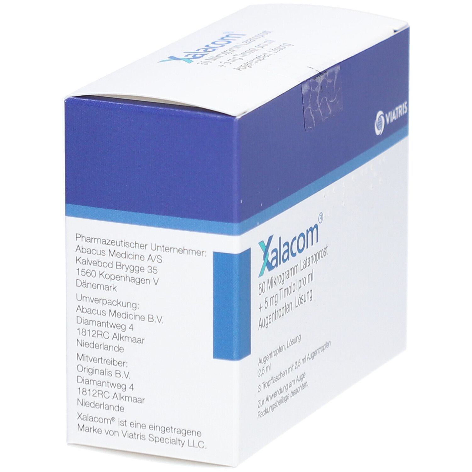 Weiß-blaue Faltschachtel mit Produktinformationen. Aufschrift: Xalacom, 50 Mikrogramm Latanoprost + 5 mg Timolol pro ml Augentropfen, Lösung.