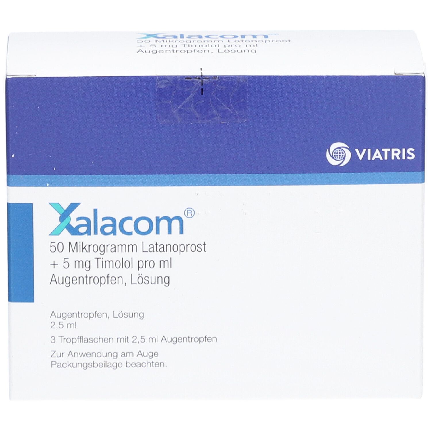 Weiß-blaue Faltschachtel mit Produktinformationen. Aufschrift: Xalacom, 50 Mikrogramm Latanoprost + 5 mg Timolol pro ml Augentropfen, Lösung.