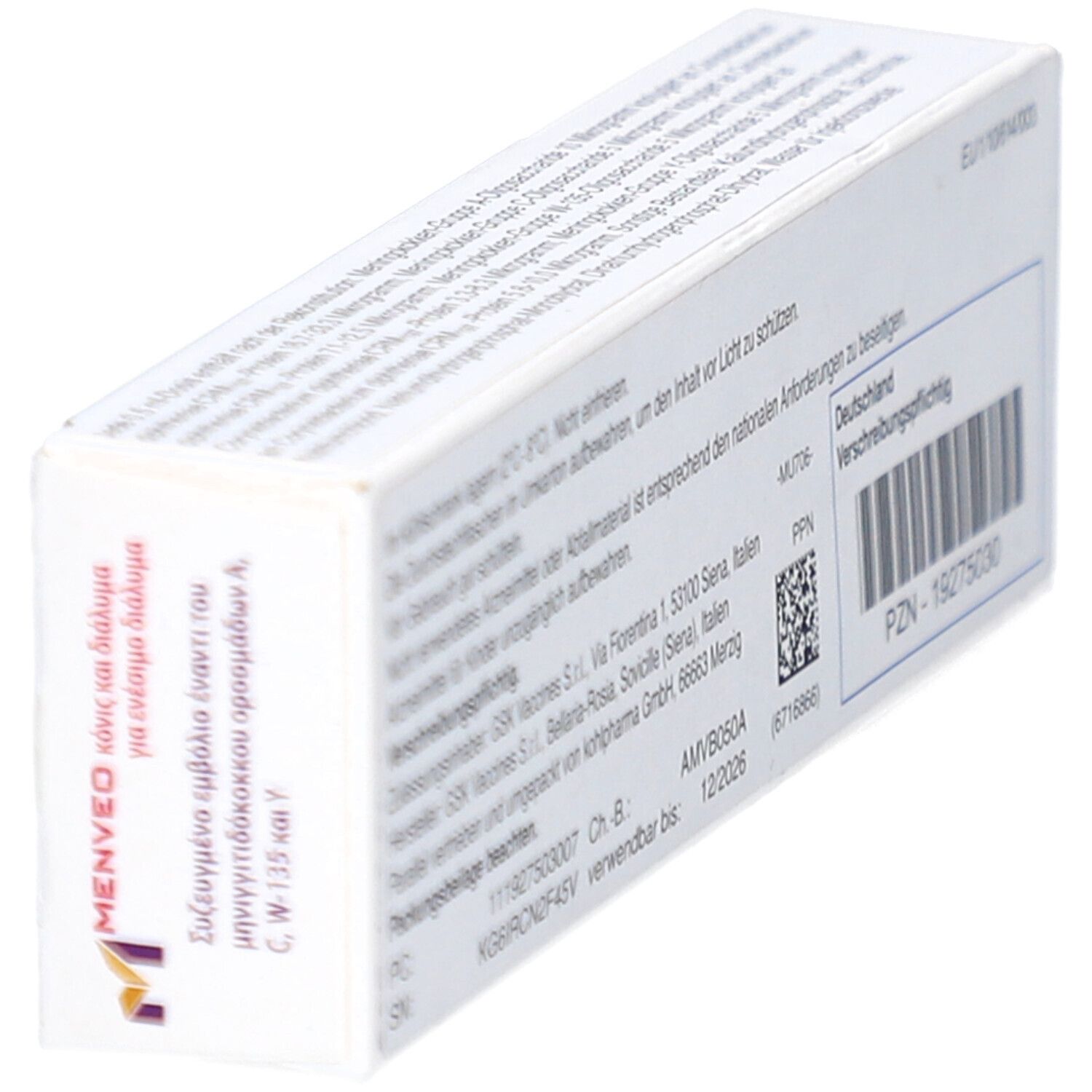 MENVEO-Verpackung, schräg, Rückseite. Weiß mit Text und Barcode. Text: Verschreibungspflichtig. PZN-19275030.