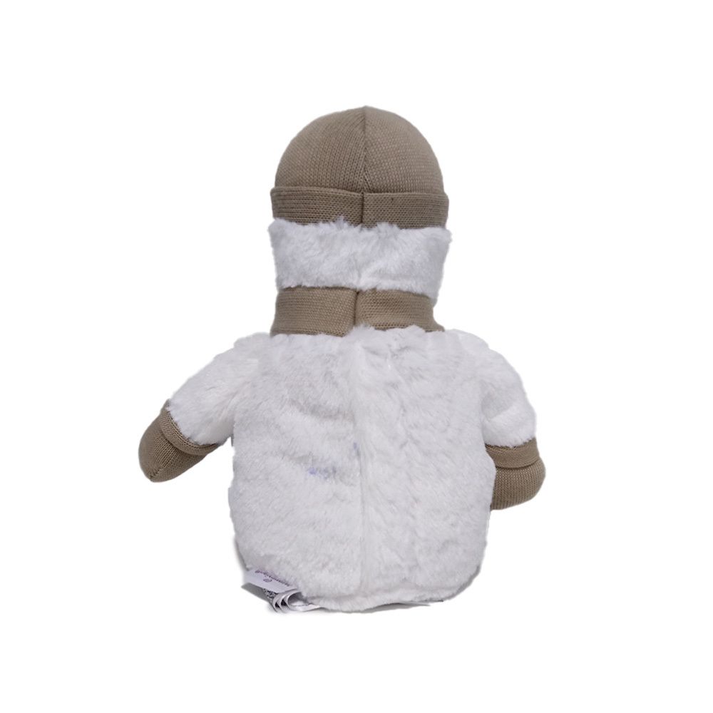 Rückansicht des weißen Schneemanns mit brauner Mütze und Schal. Arme und Hände sind braun.