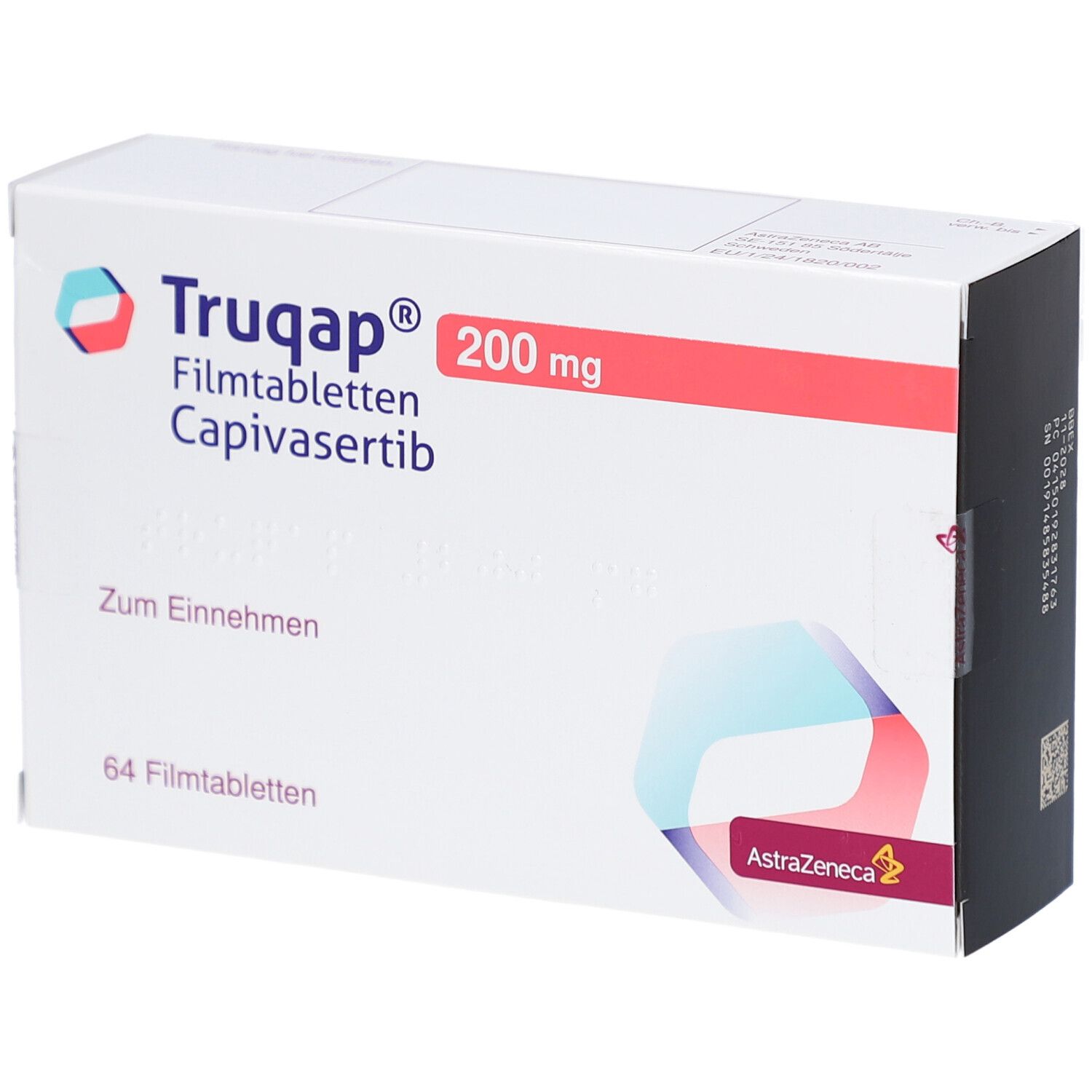 Weiße Schachtel mit rotem Streifen. Aufschrift: Truqap 200 mg Filmtabletten Capivasertib. 64 Filmtabletten. AstraZeneca Logo.
