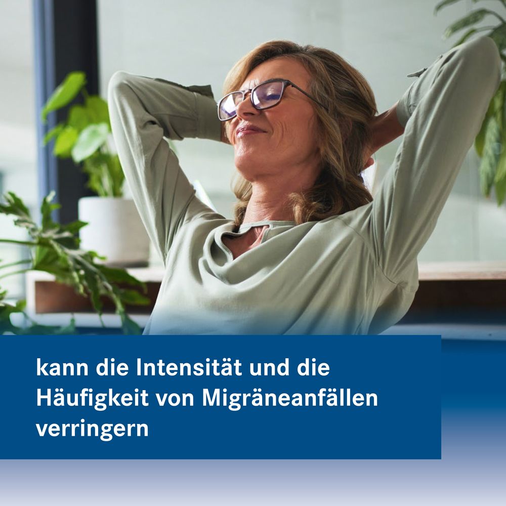 Frau entspannt. Text: Kann die Intensität und Häufigkeit von Migräneanfällen verringern.