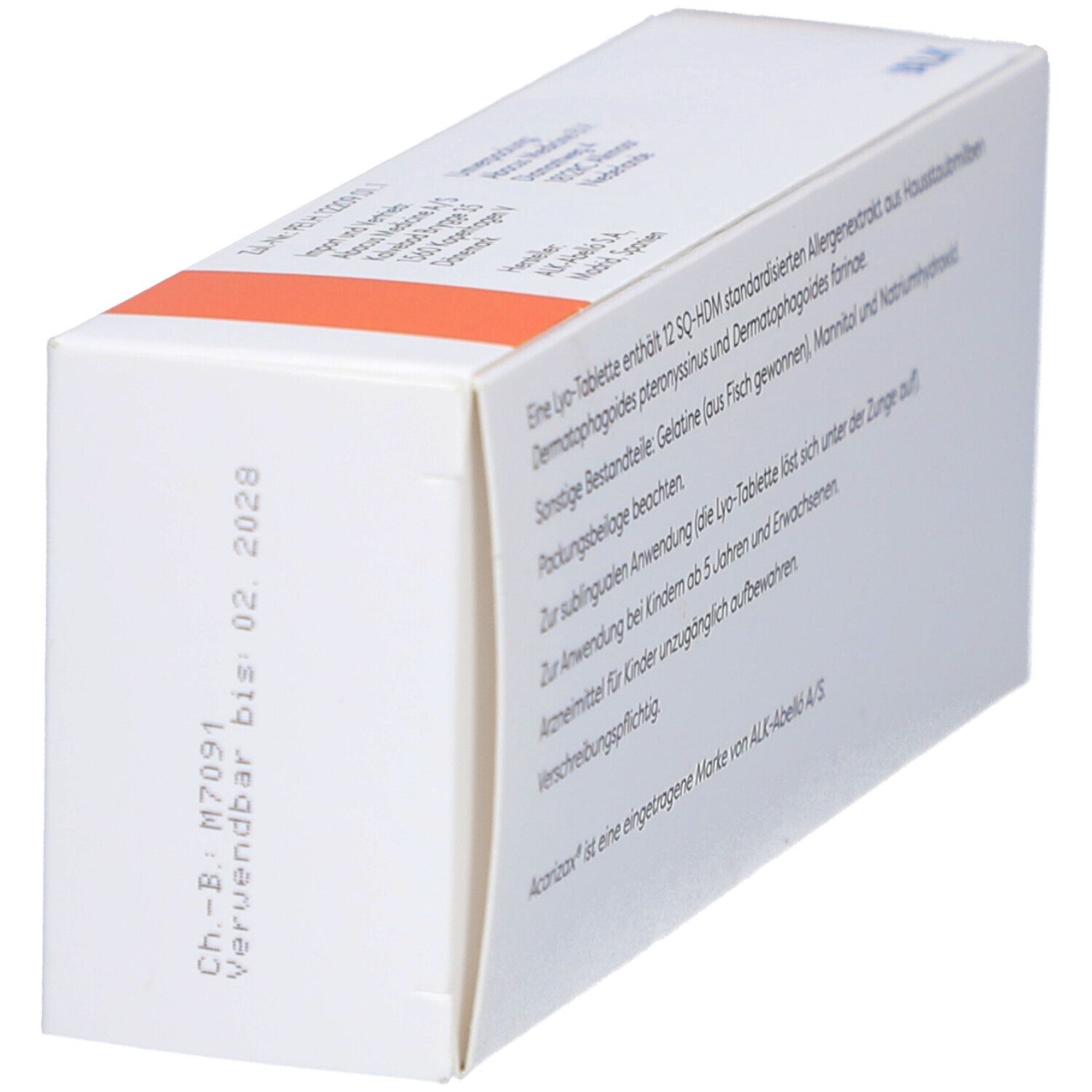 Schräge Ansicht der Rückseite der ACARIZAX-Verpackung. Text: Inhaltsstoffe, Anwendung, Warnhinweise. Verwendbar bis 02.2028.