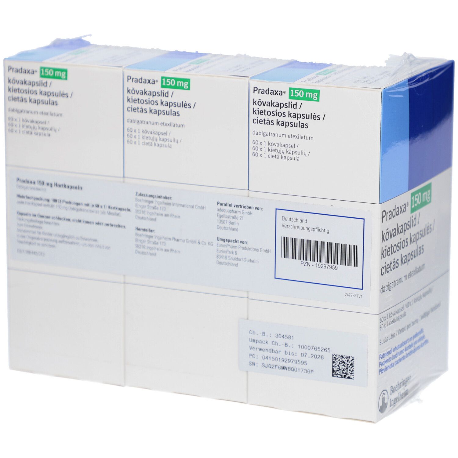 Mehrere Packungen PRADAXA 150 mg Hartkapseln. Weiße Schachteln in Folie. Text: PRADAXA 150 mg, Kapseln. Logo Boehringer Ingelheim. Barcode.