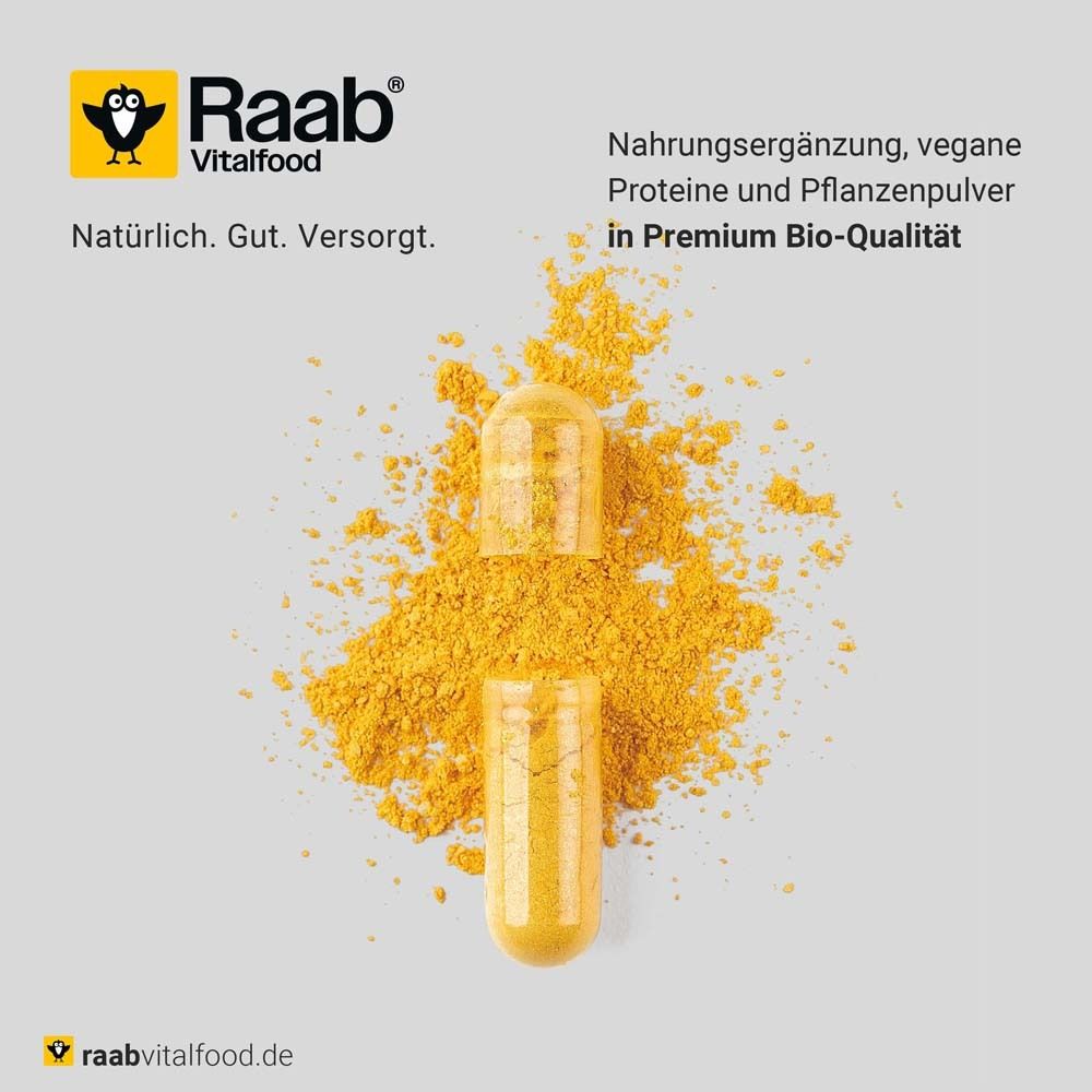 Kapsel mit Curcumin-Pulver. Text: „Nahrungsergänzung, vegane Proteine und Pflanzenpulver in Premium Bio-Qualität“. Raab Vitalfood Logo.