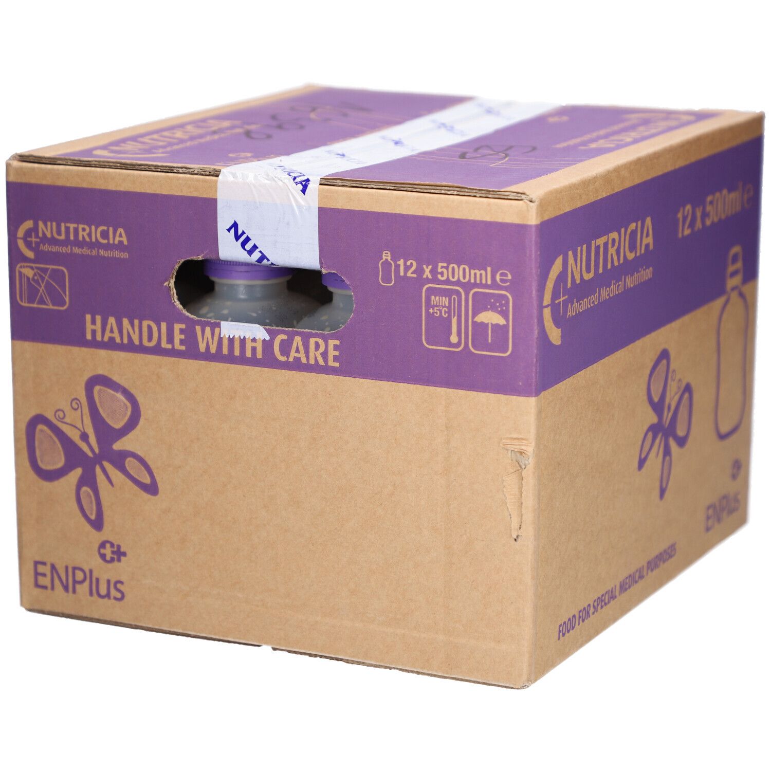 Karton mit 12 Flaschen Nutrini Peptisorb Energy. Aufdrucke: Nutricia, ENPlus, 12 x 500ml, Handle with care.