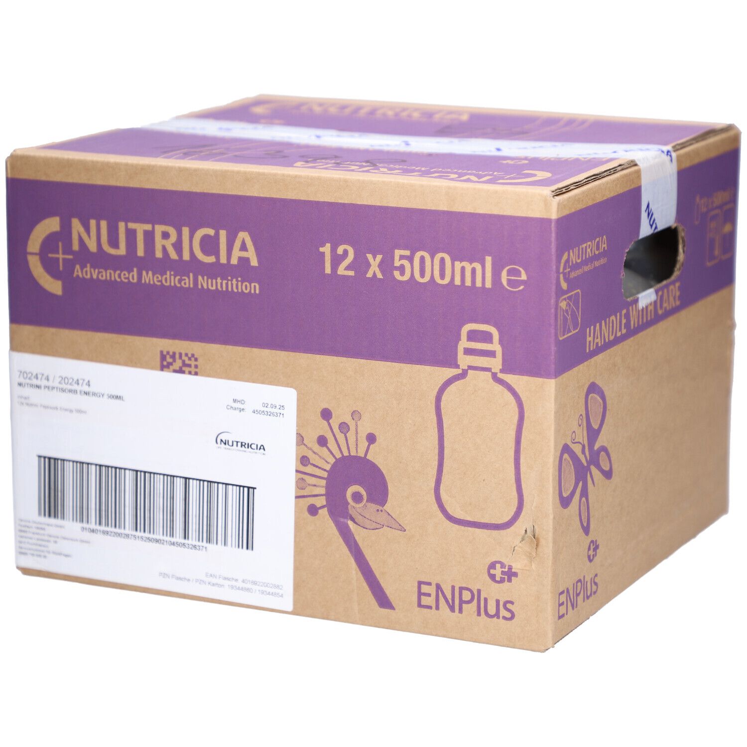 Karton mit 12 Flaschen Nutrini Peptisorb Energy. Aufdrucke: Nutricia, ENPlus, 12 x 500ml, Food for special medical purposes.